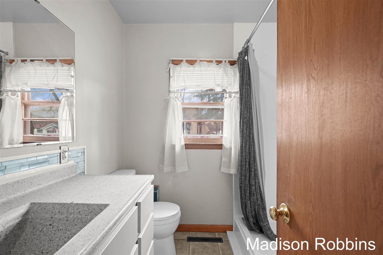 966 Roberts Street, Muskegon, MI, 49442-3729