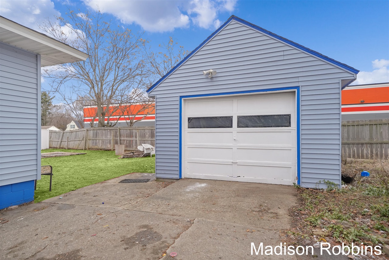 966 Roberts Street, Muskegon, MI, 49442-3729