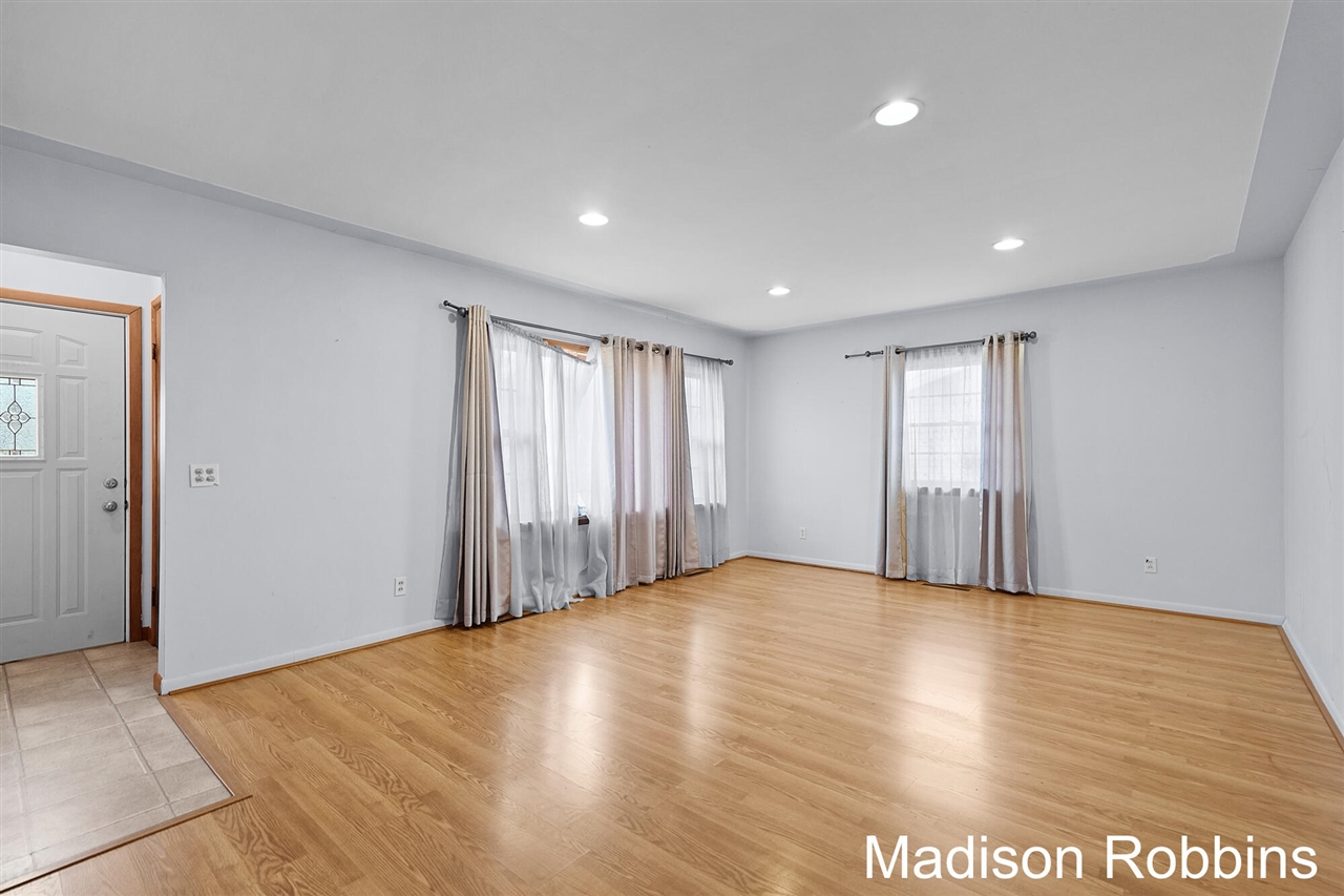 966 Roberts Street, Muskegon, MI, 49442-3729