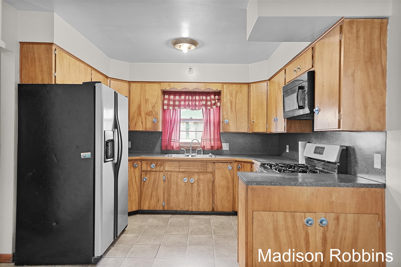 966 Roberts Street, Muskegon, MI, 49442-3729