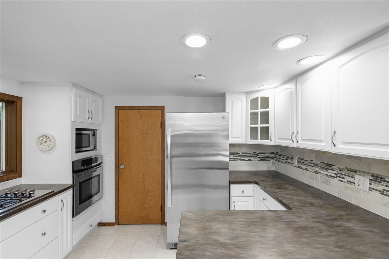 24199 N Shore Drive, Edwardsburg, MI, 49112-8511