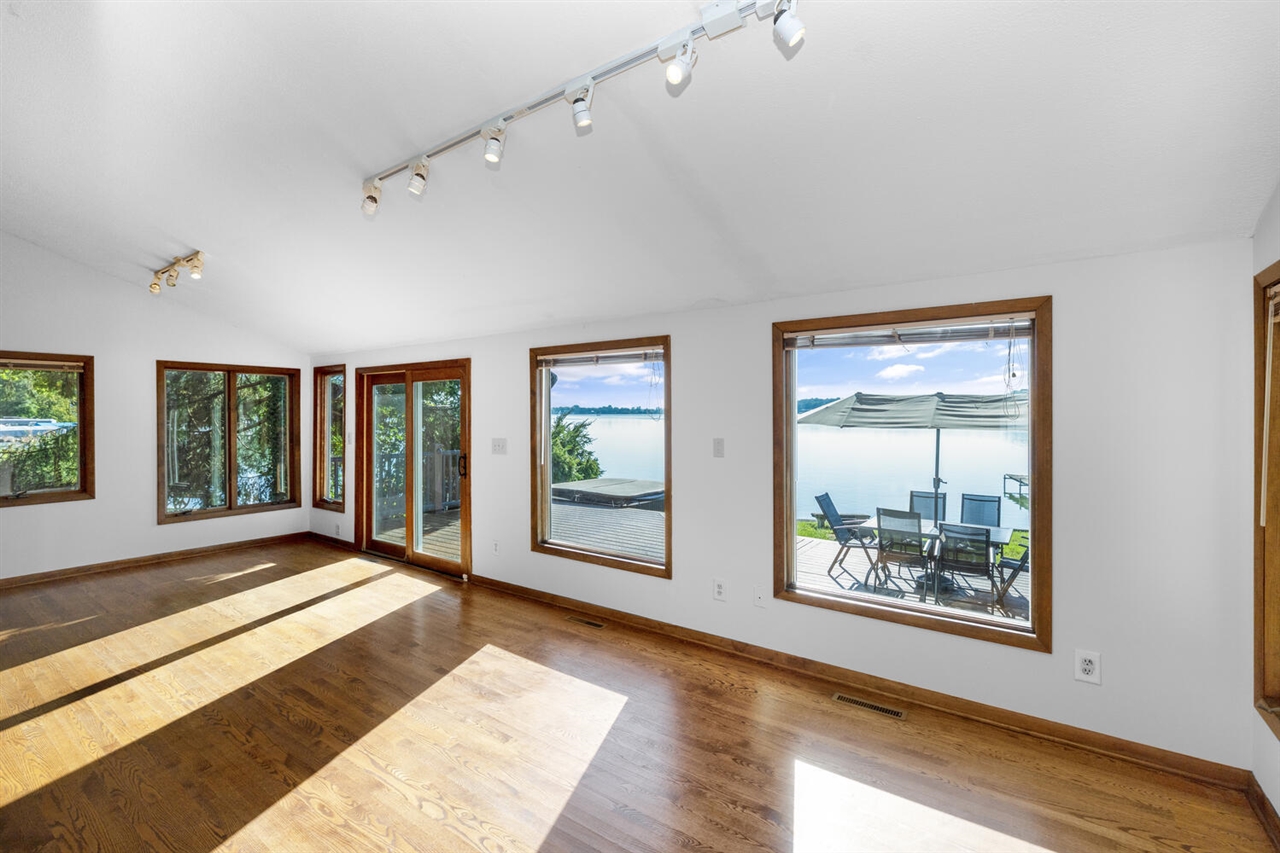 24199 N Shore Drive, Edwardsburg, MI, 49112-8511