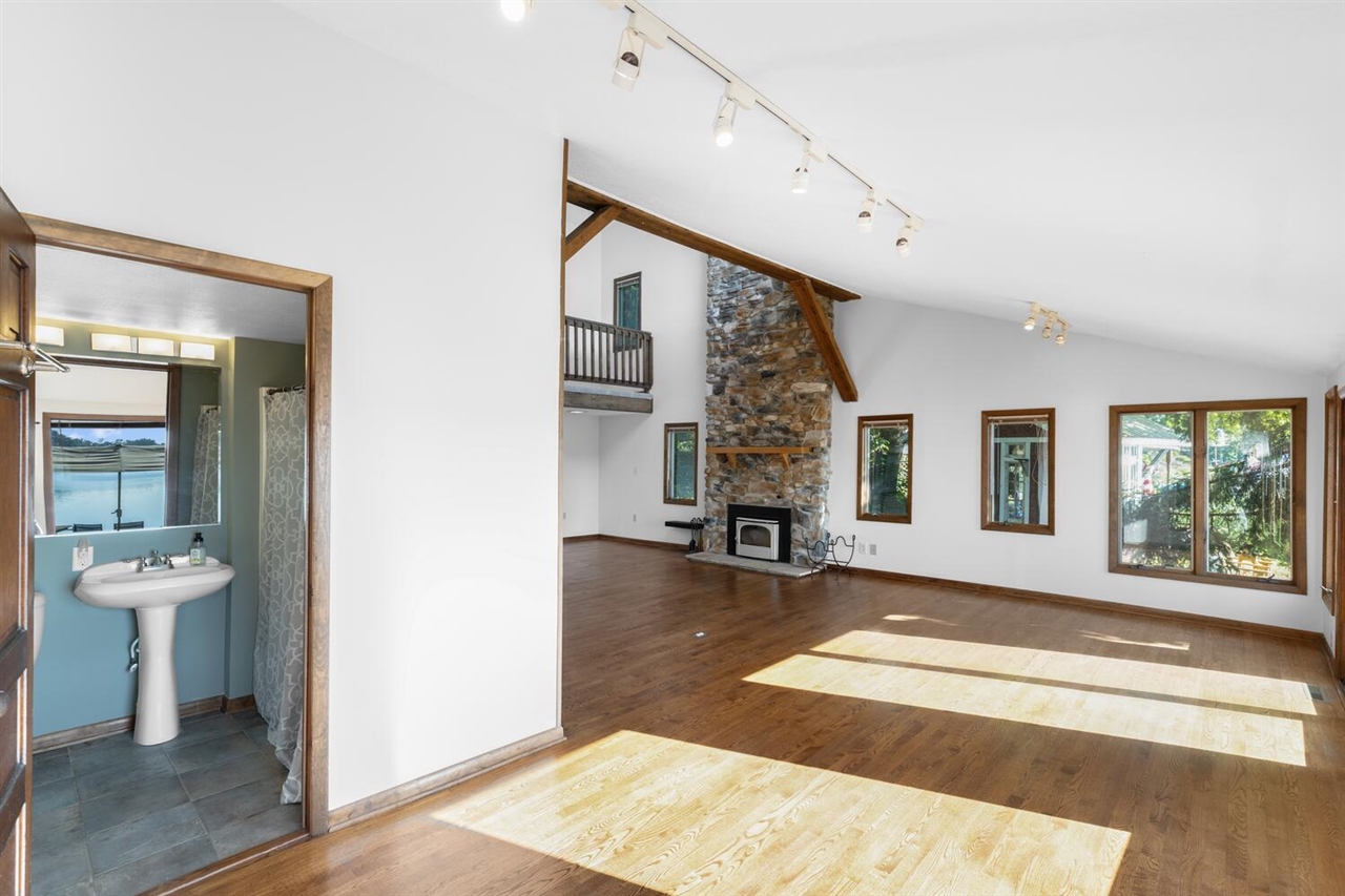 24199 N Shore Drive, Edwardsburg, MI, 49112-8511