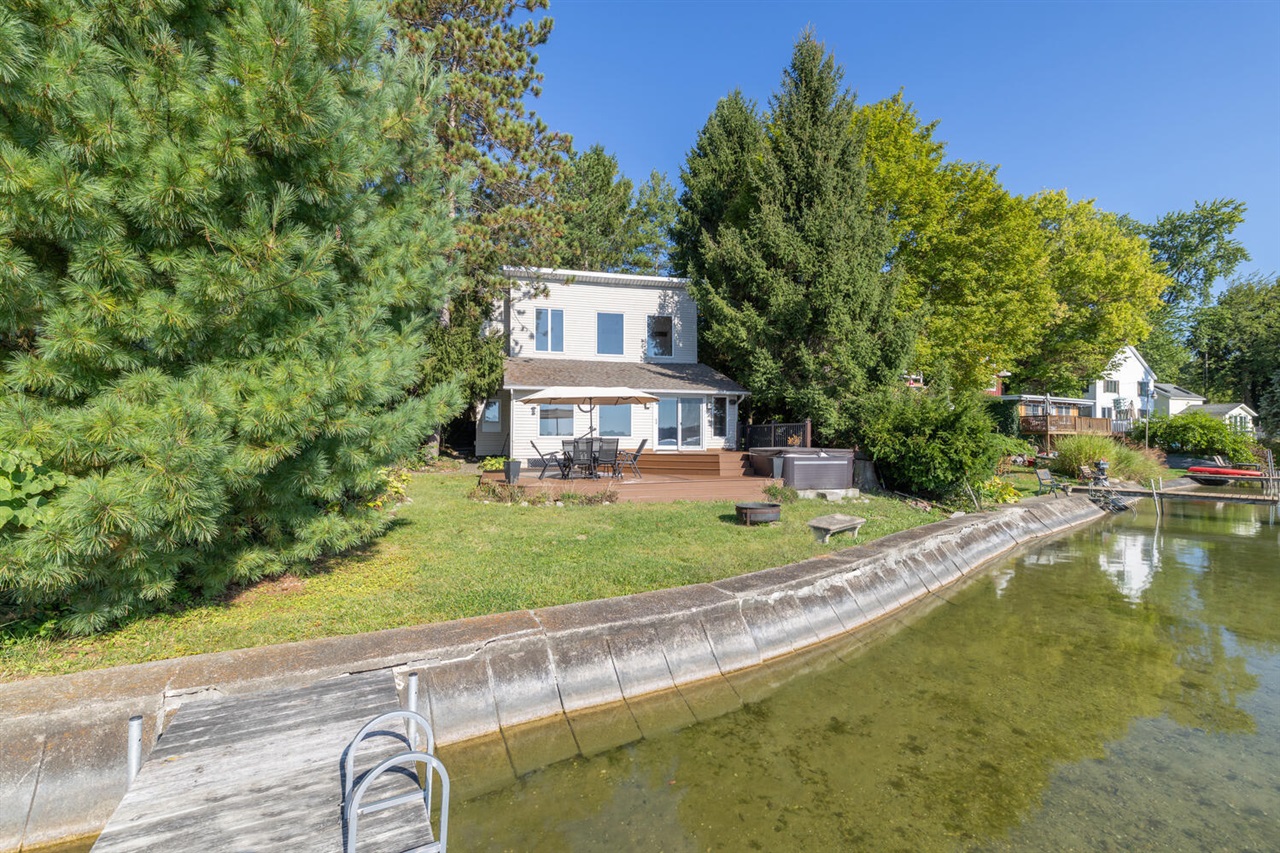 24199 N Shore Drive, Edwardsburg, MI, 49112-8511