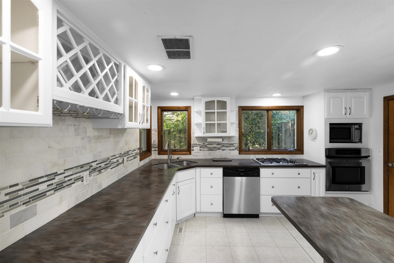 24199 N Shore Drive, Edwardsburg, MI, 49112-8511