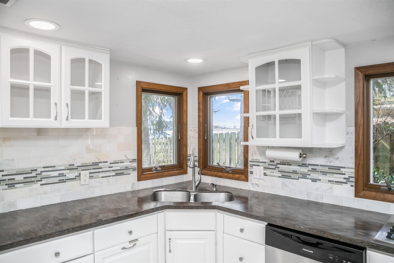 24199 N Shore Drive, Edwardsburg, MI, 49112-8511