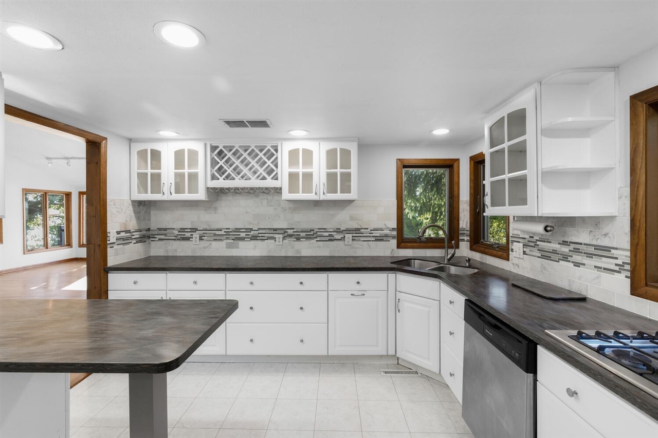 24199 N Shore Drive, Edwardsburg, MI, 49112-8511