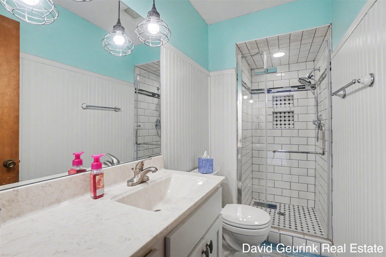 Holland, MI, 49423-3831