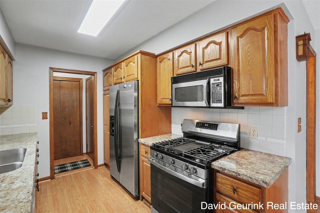 Holland, MI, 49423-3831