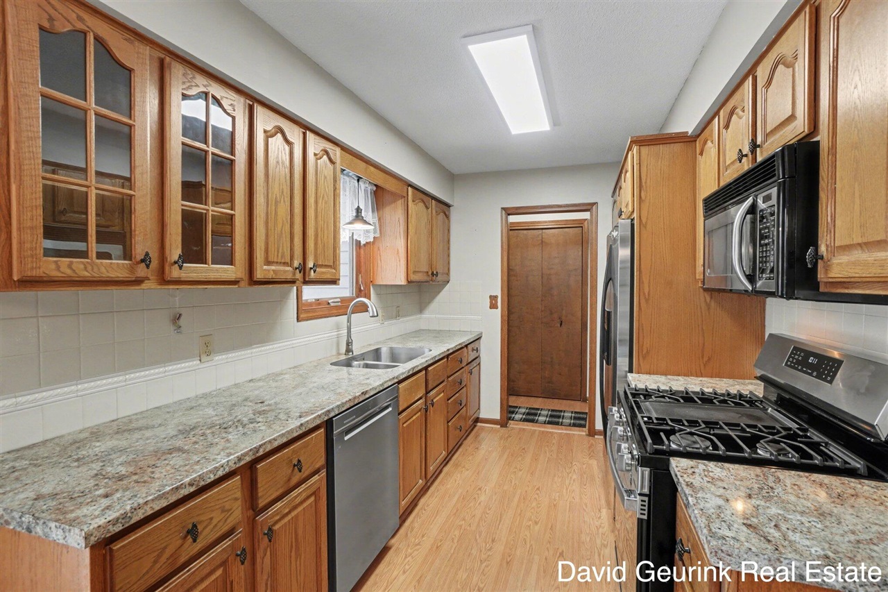 Holland, MI, 49423-3831