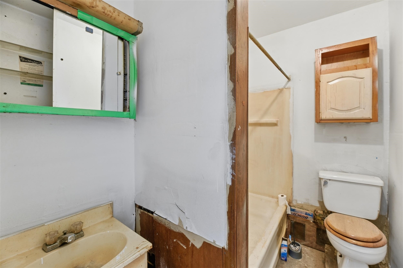 4812 Spring Creek Road, Three Oaks, MI, 49128-9783