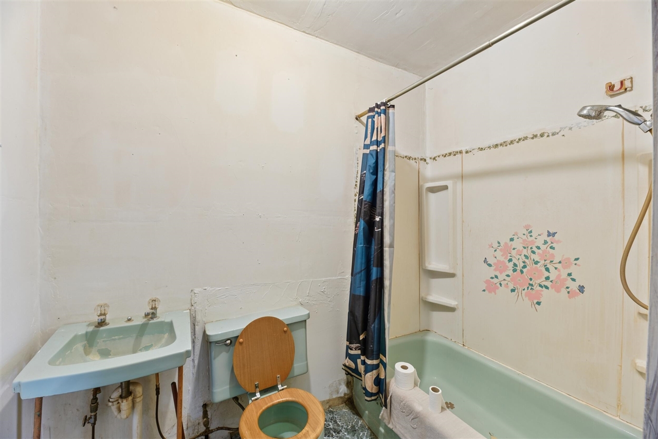 4812 Spring Creek Road, Three Oaks, MI, 49128-9783