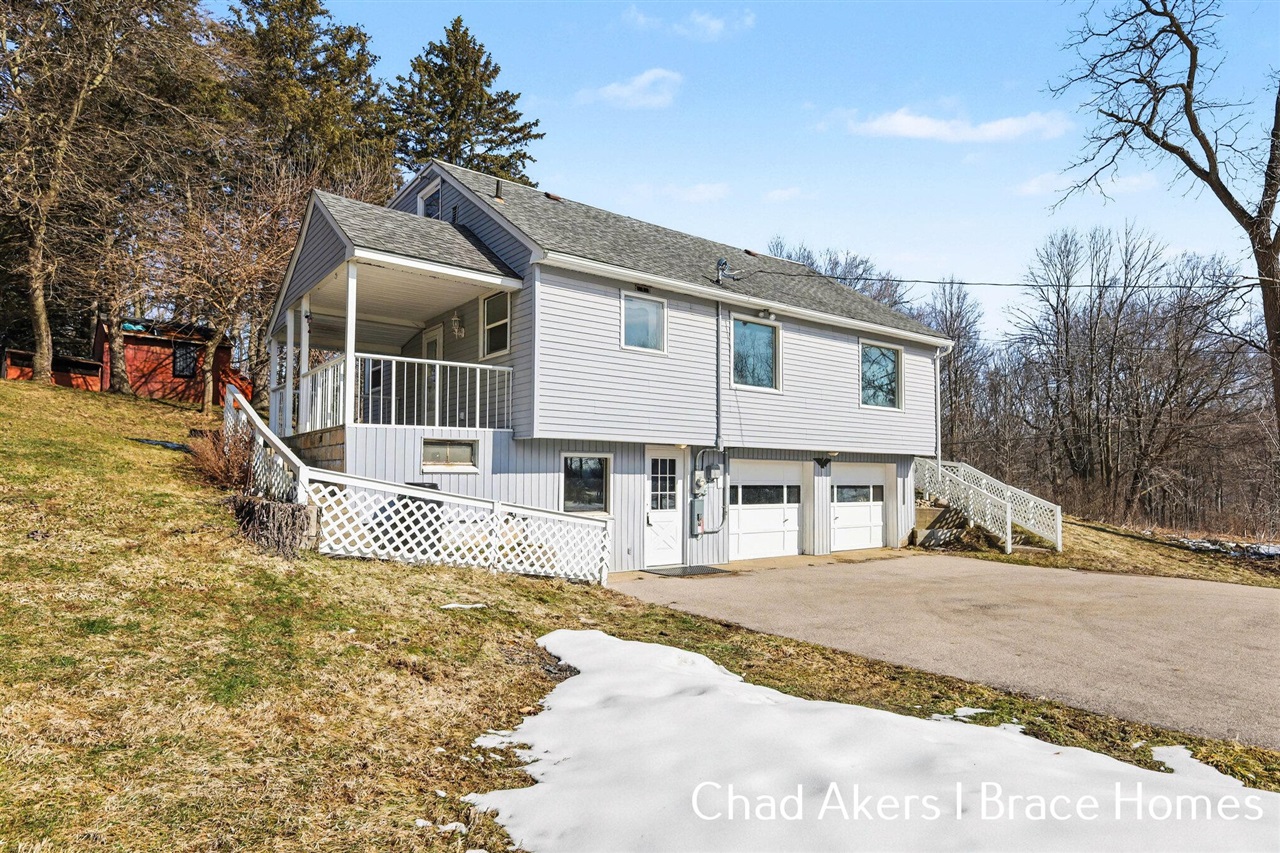 9555 Eastern Avenue, Byron Center, MI, 49315-9311