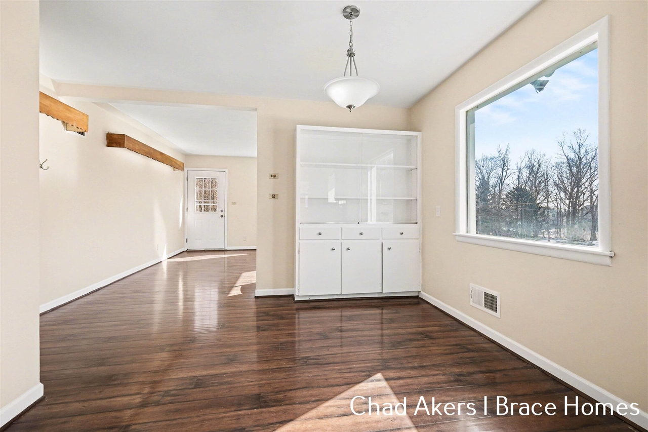 9555 Eastern Avenue, Byron Center, MI, 49315-9311