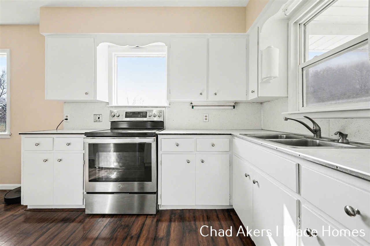 9555 Eastern Avenue, Byron Center, MI, 49315-9311