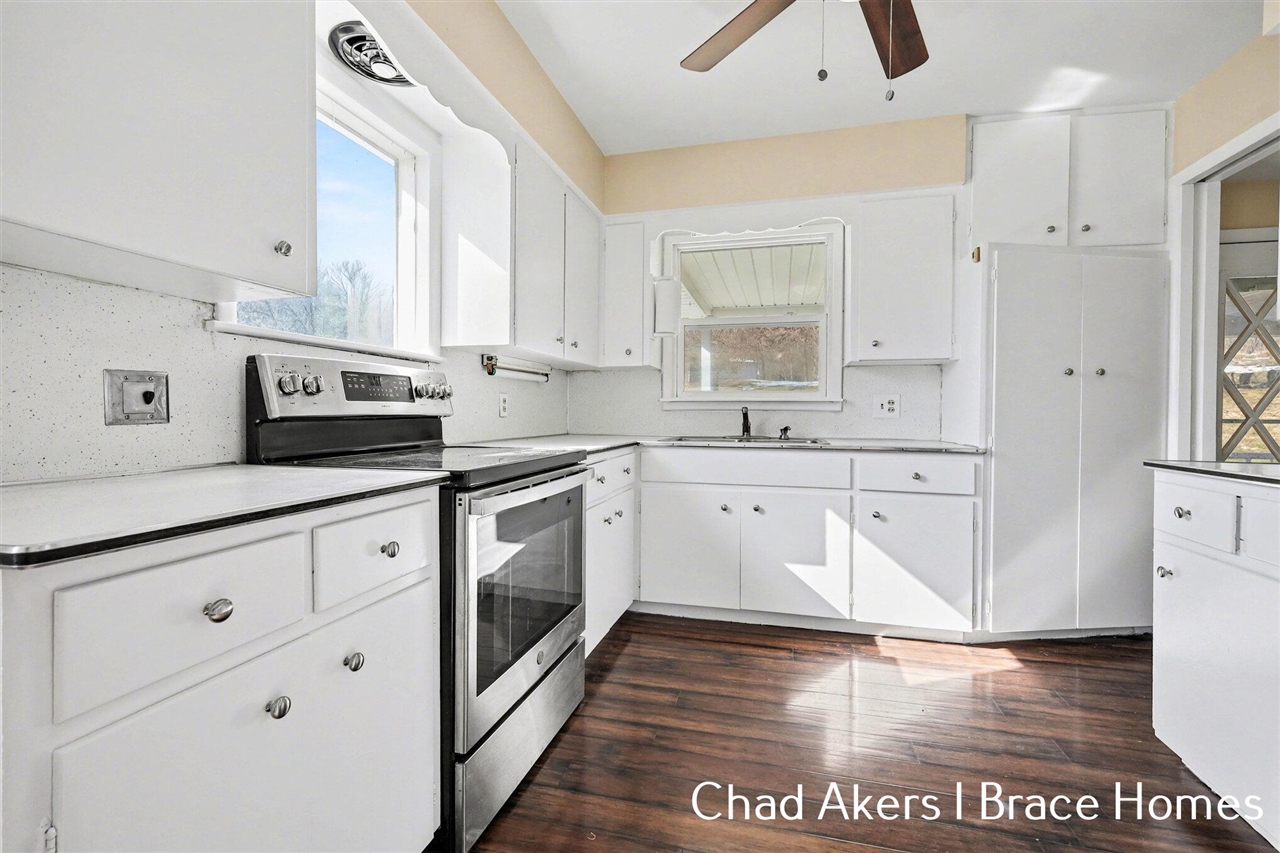 9555 Eastern Avenue, Byron Center, MI, 49315-9311