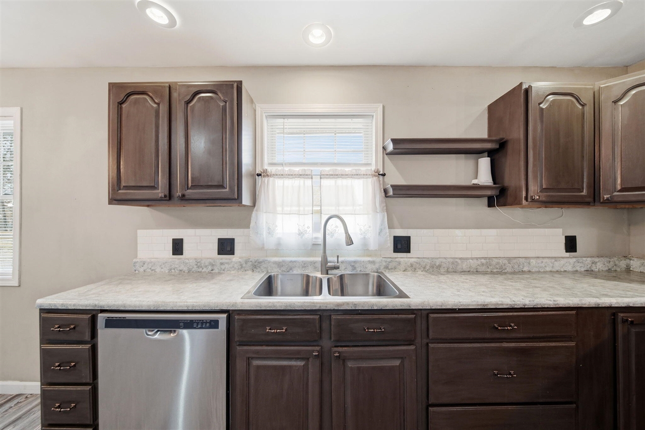 211 Hackett Street, Jackson, MI, 49202-2817