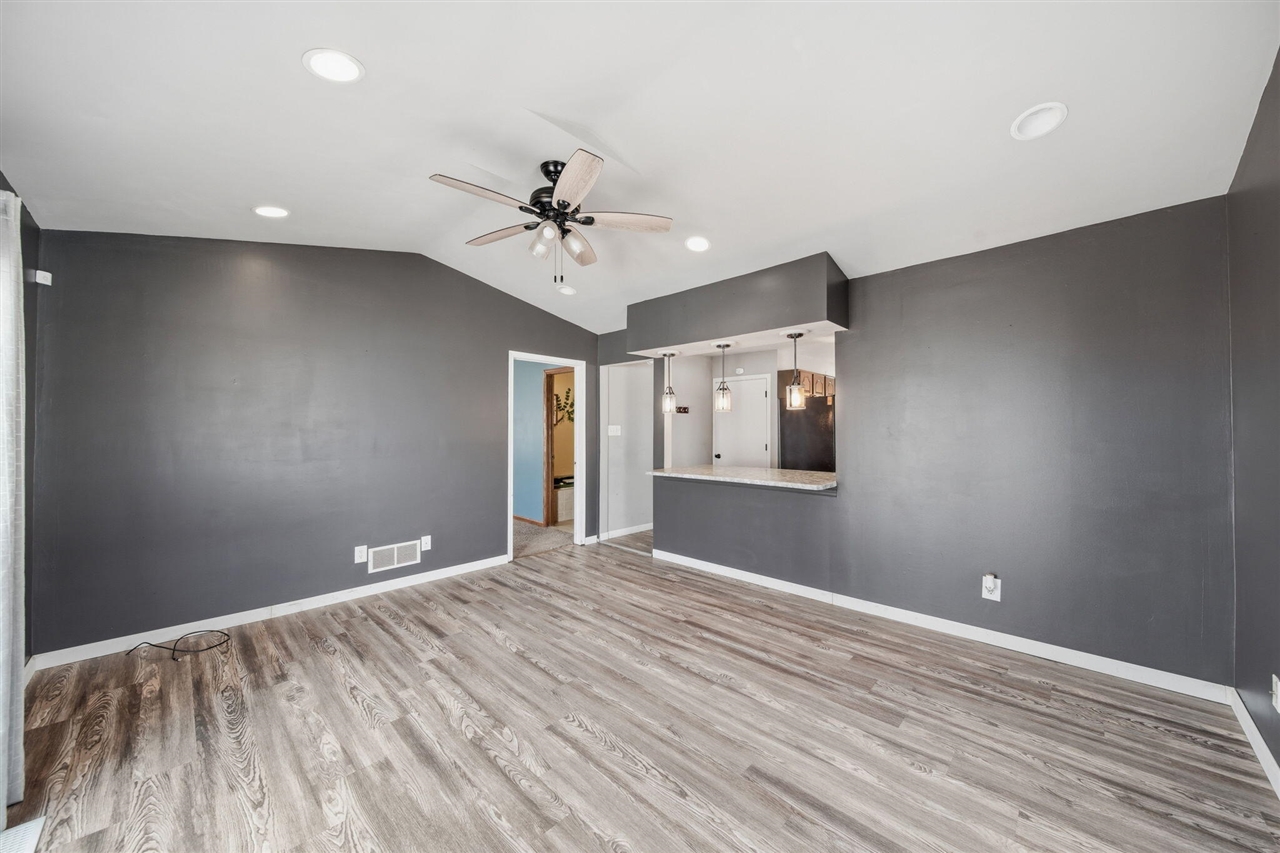 211 Hackett Street, Jackson, MI, 49202-2817