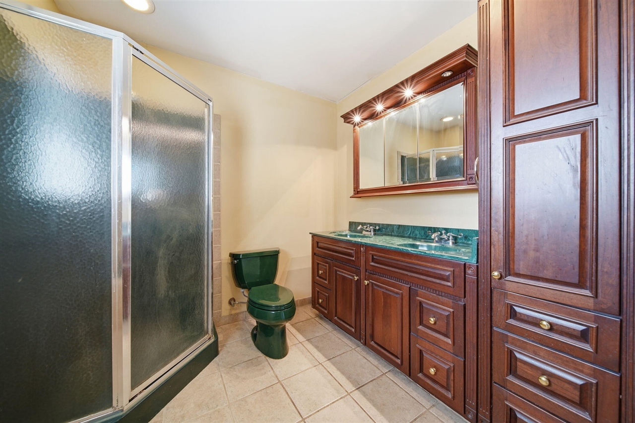 211 Hackett Street, Jackson, MI, 49202-2817