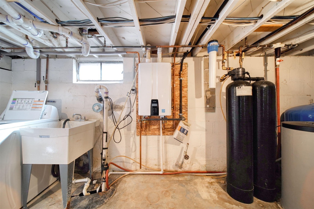 211 Hackett Street, Jackson, MI, 49202-2817