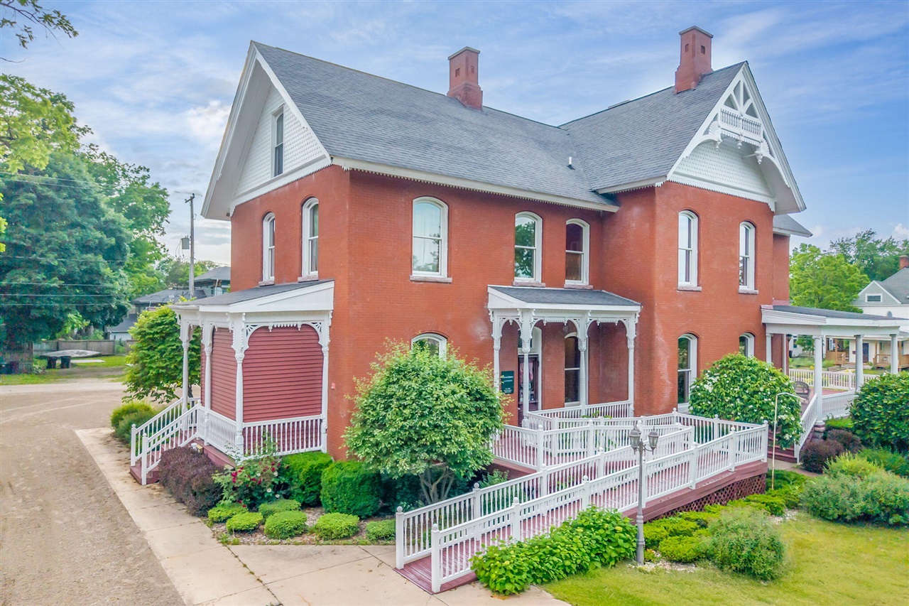 414 Maple Street, Big Rapids, MI, 49307