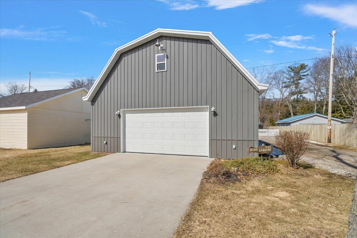 6185 E Dave Street, Newaygo, MI, 49337-8200