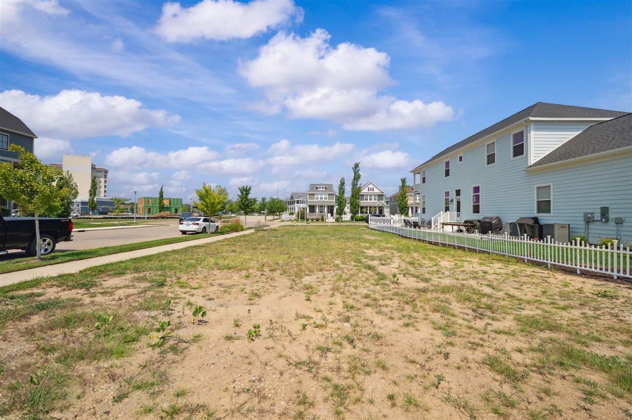 221 Cavelier Avenue photo 3