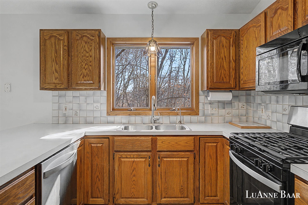 8050 Oakview Ridge Drive, Rockford, MI, 49341