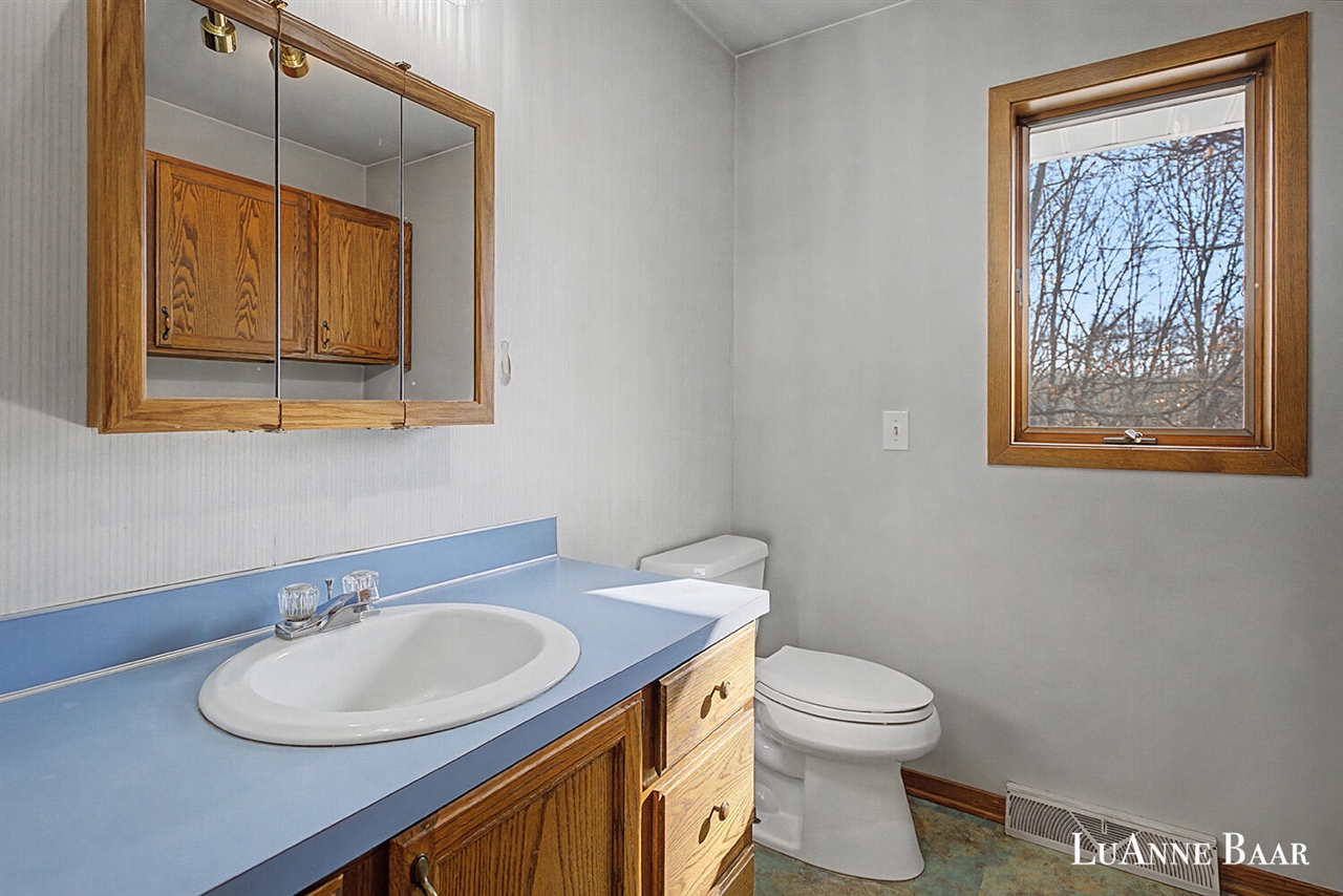 8050 Oakview Ridge Drive, Rockford, MI, 49341