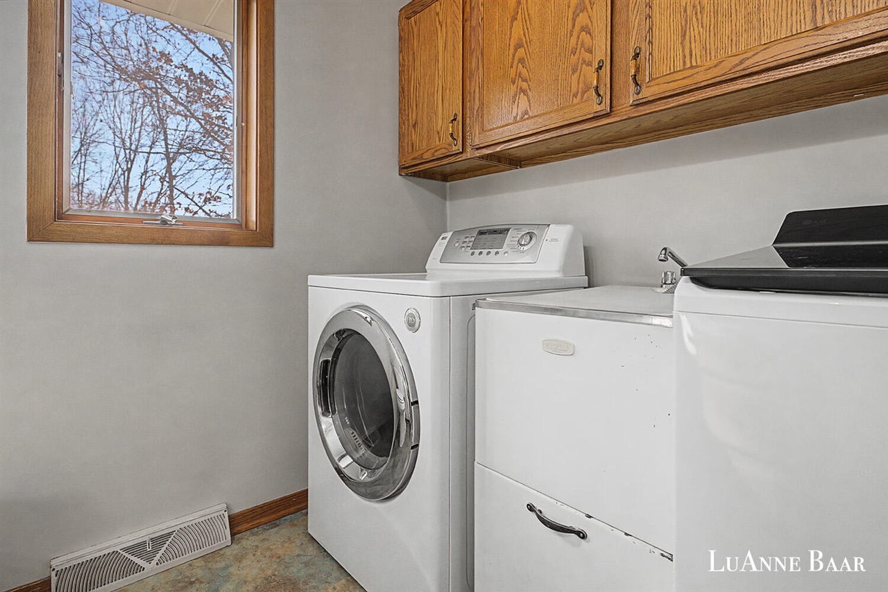 8050 Oakview Ridge Drive, Rockford, MI, 49341