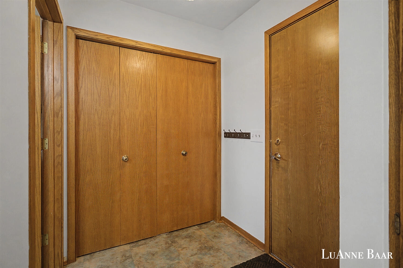 8050 Oakview Ridge Drive, Rockford, MI, 49341