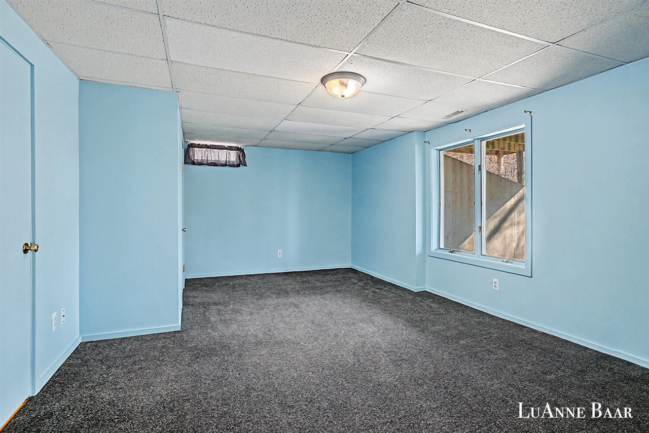 8050 Oakview Ridge Drive, Rockford, MI, 49341