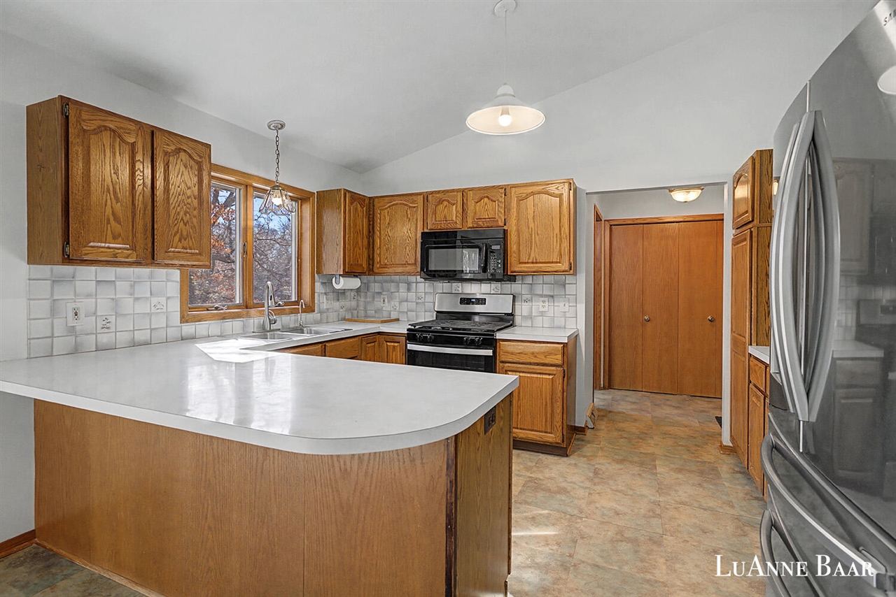 8050 Oakview Ridge Drive, Rockford, MI, 49341