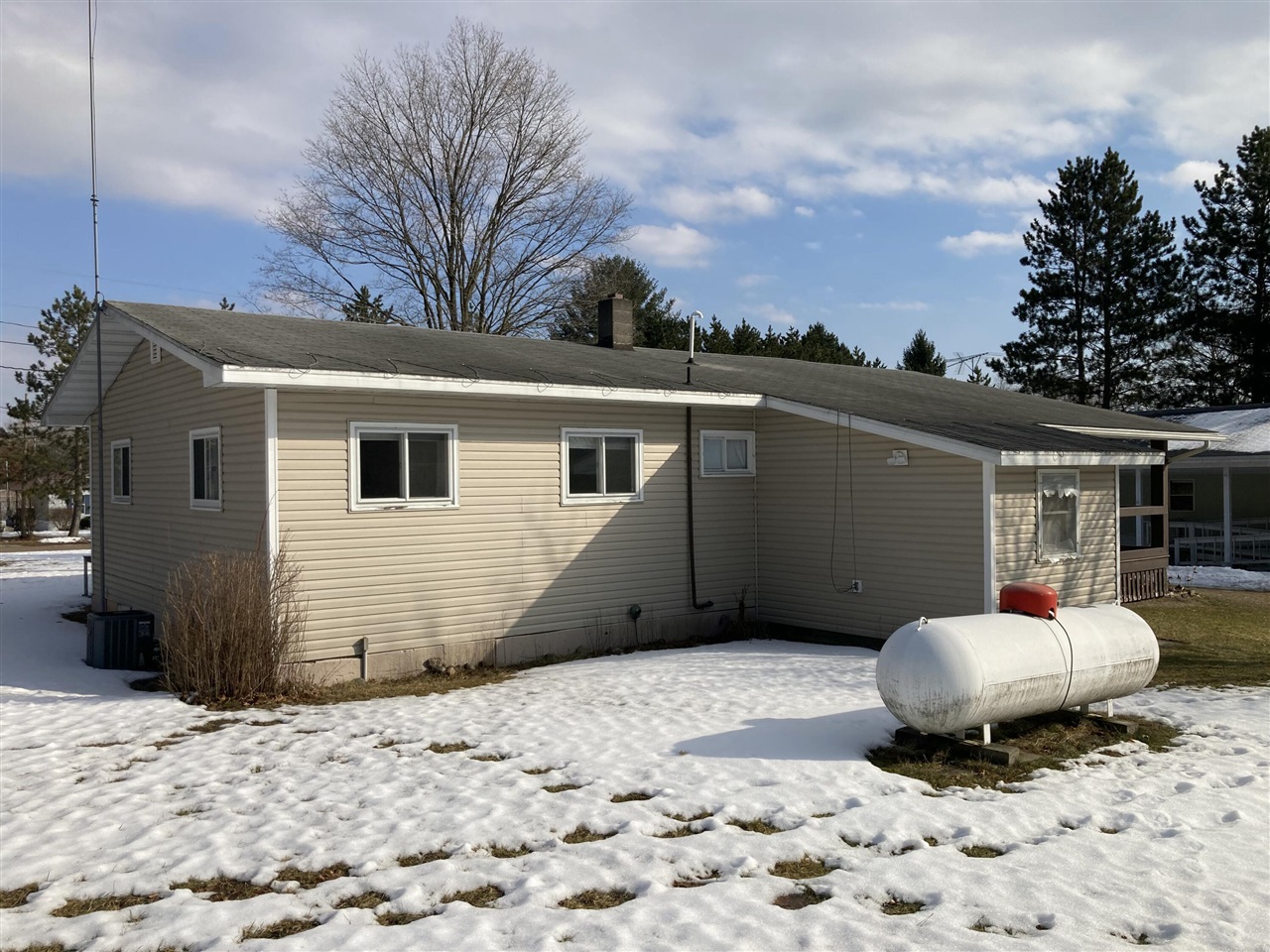 Homes for sale in Riverdale, MI | 7737 Ne County Line Rd, Riverdale, MI 48877 | MLS# 70518042