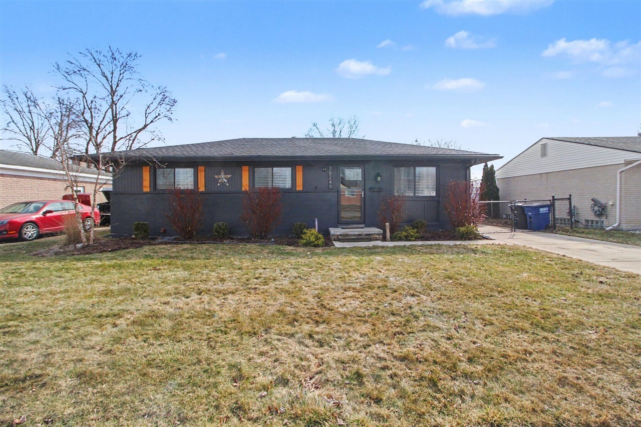 28300 Roy Boulevard, Saint Clair Shores, MI, 48081