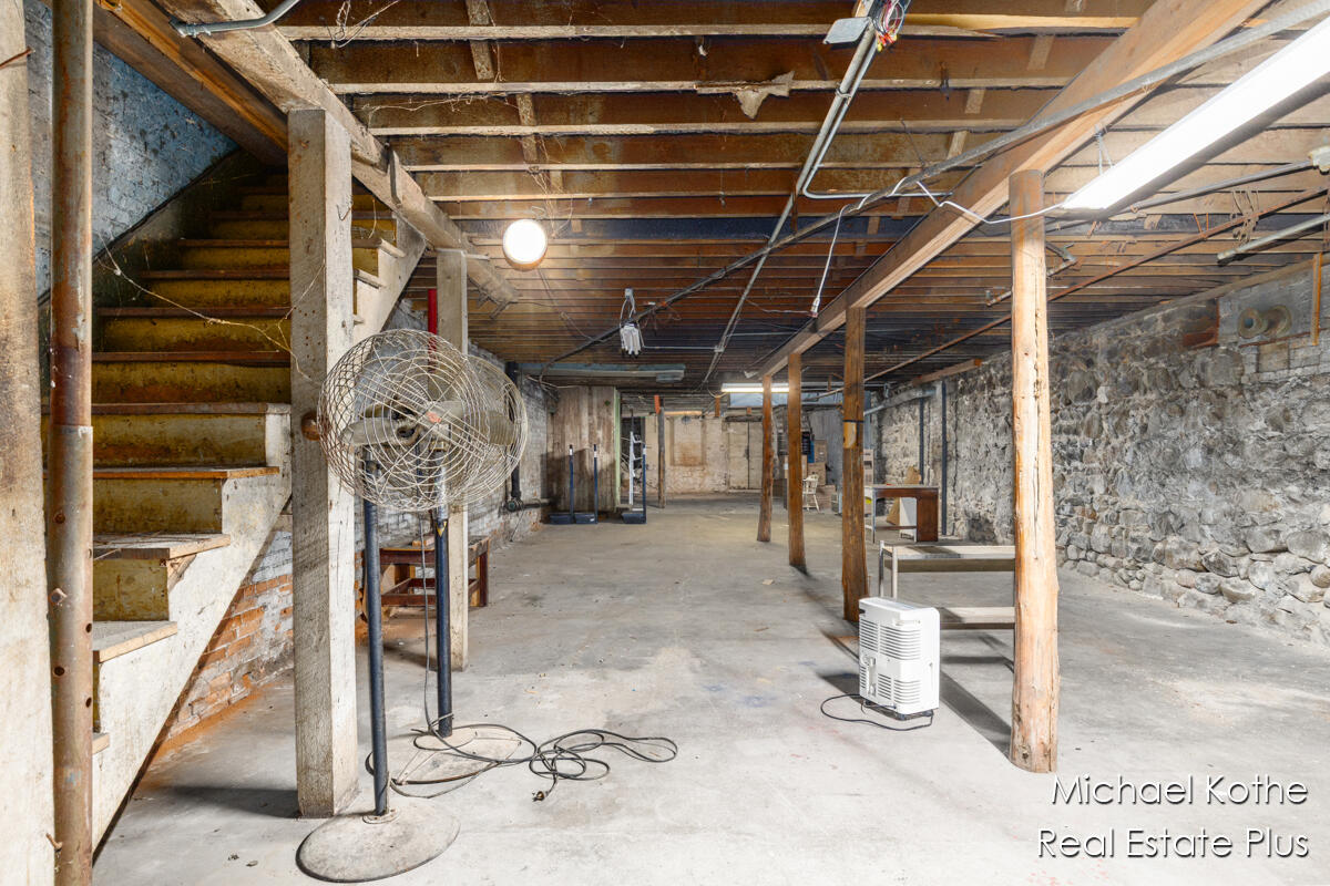 130 W State Street, Hastings, MI, 49058-1844