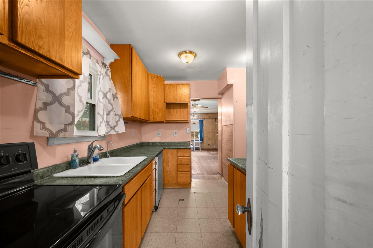 745 N Shore Drive, Benton Harbor, MI, 49022-2822