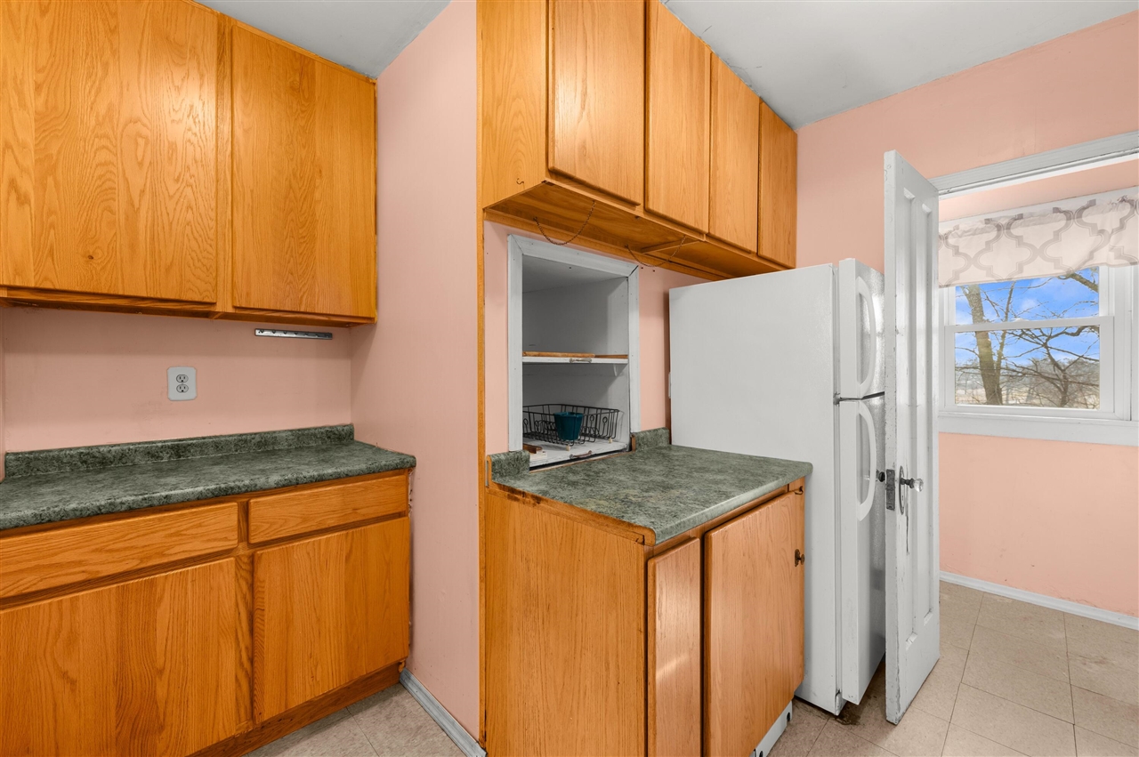 745 N Shore Drive, Benton Harbor, MI, 49022-2822