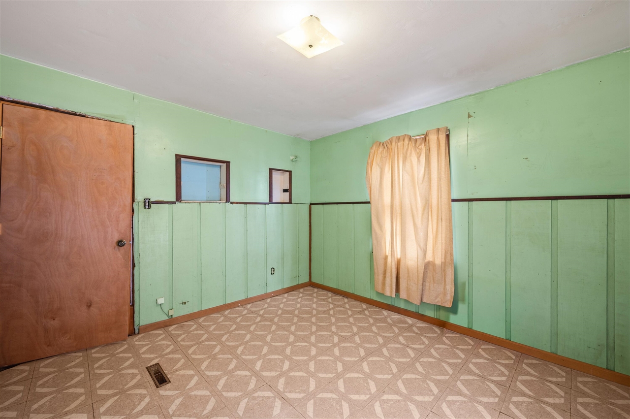 745 N Shore Drive, Benton Harbor, MI, 49022-2822