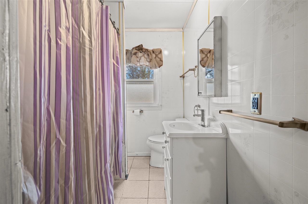 745 N Shore Drive, Benton Harbor, MI, 49022-2822