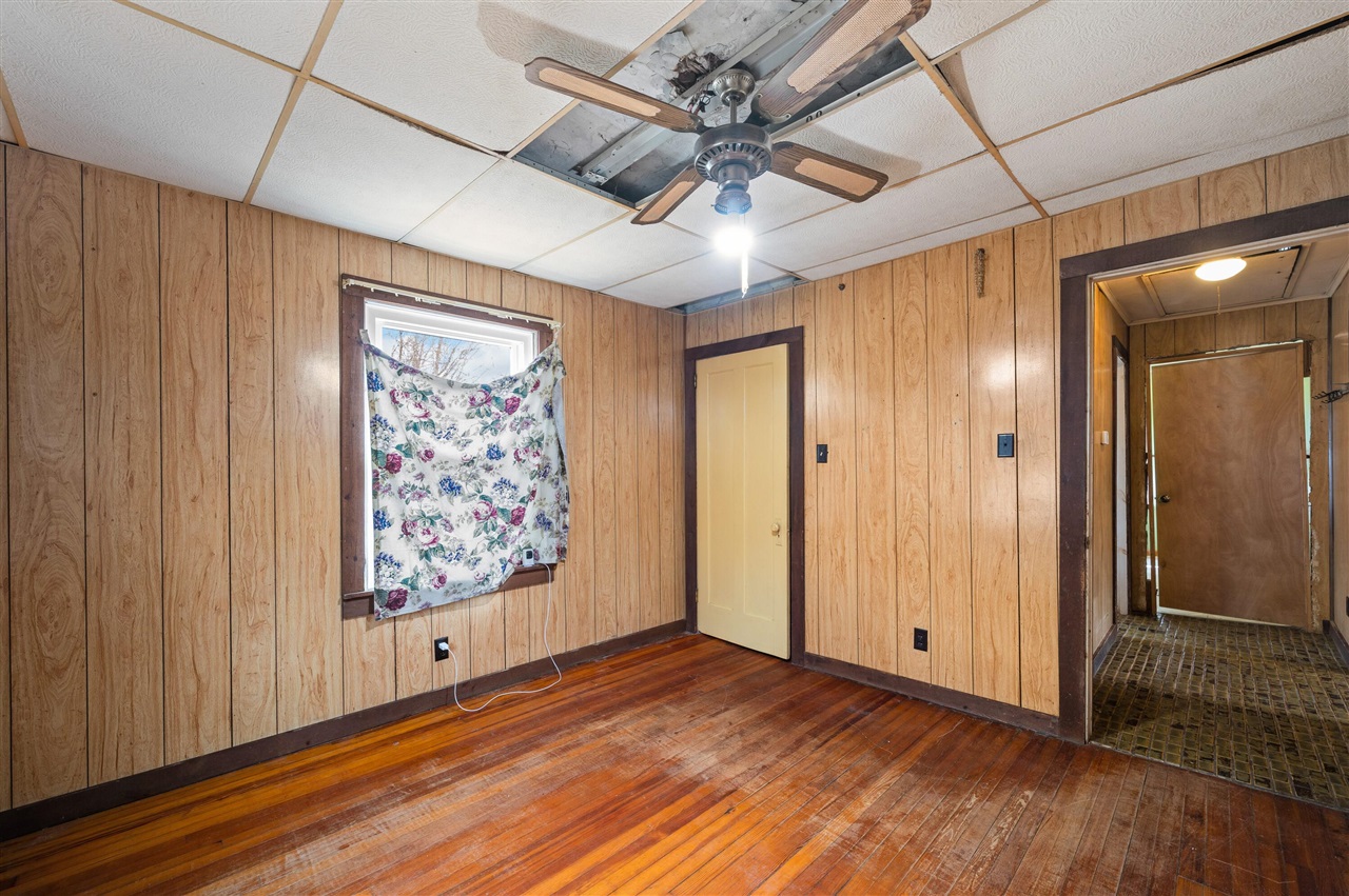 745 N Shore Drive, Benton Harbor, MI, 49022-2822