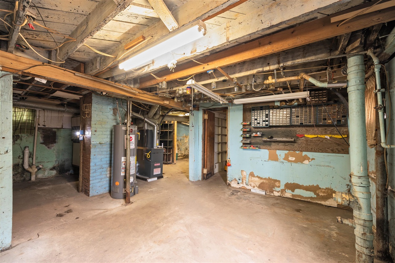 745 N Shore Drive, Benton Harbor, MI, 49022-2822