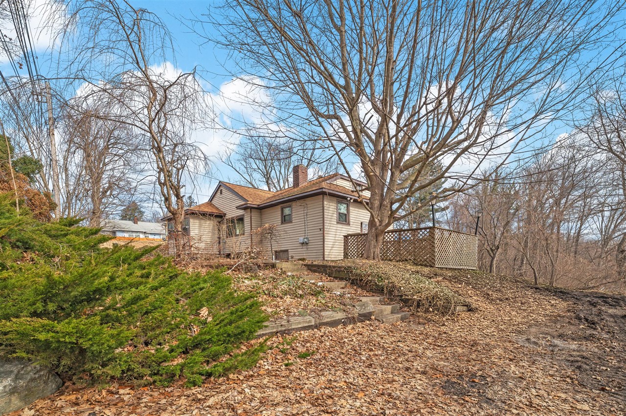 745 N Shore Drive, Benton Harbor, MI, 49022-2822