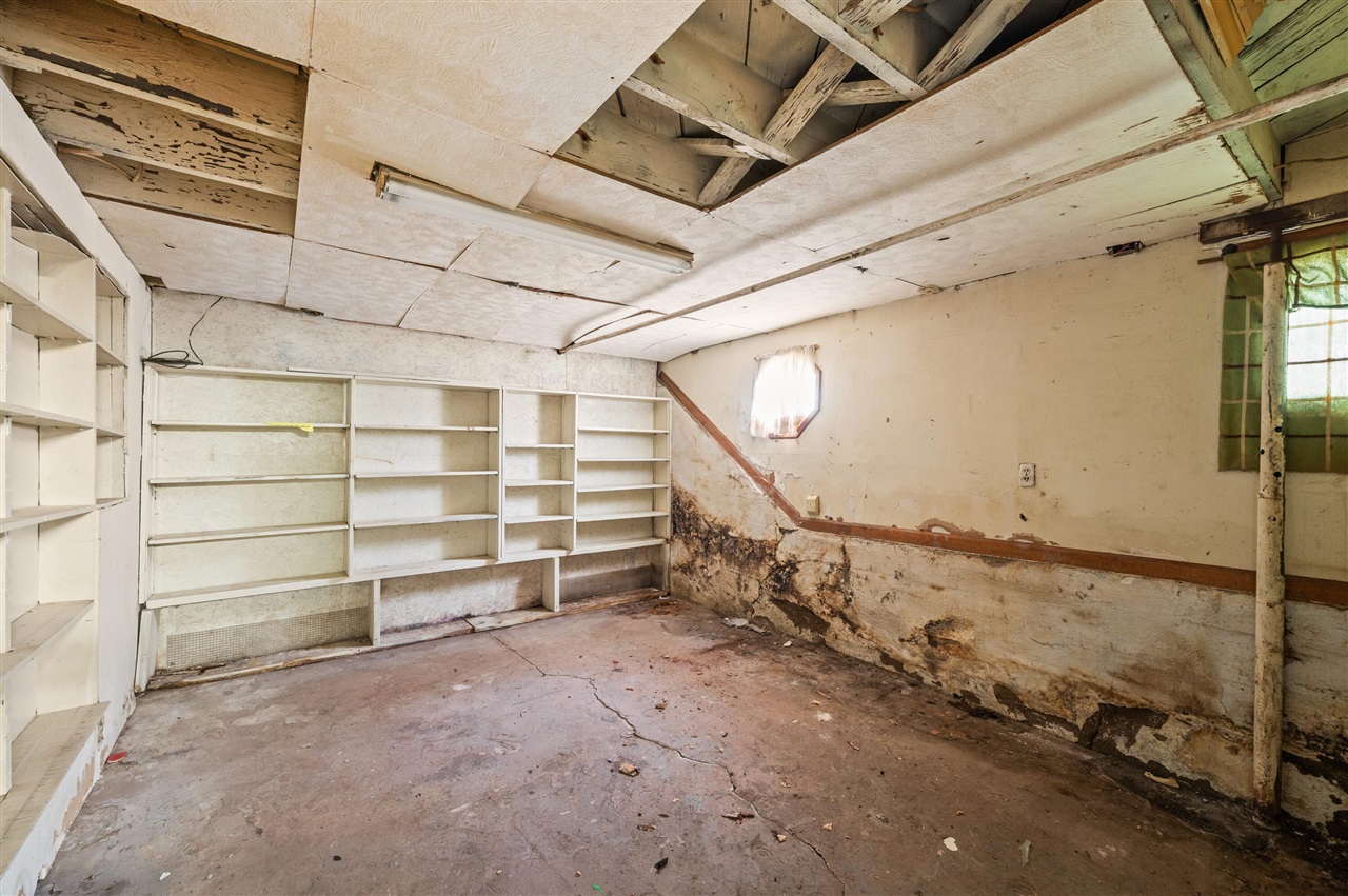 745 N Shore Drive, Benton Harbor, MI, 49022-2822