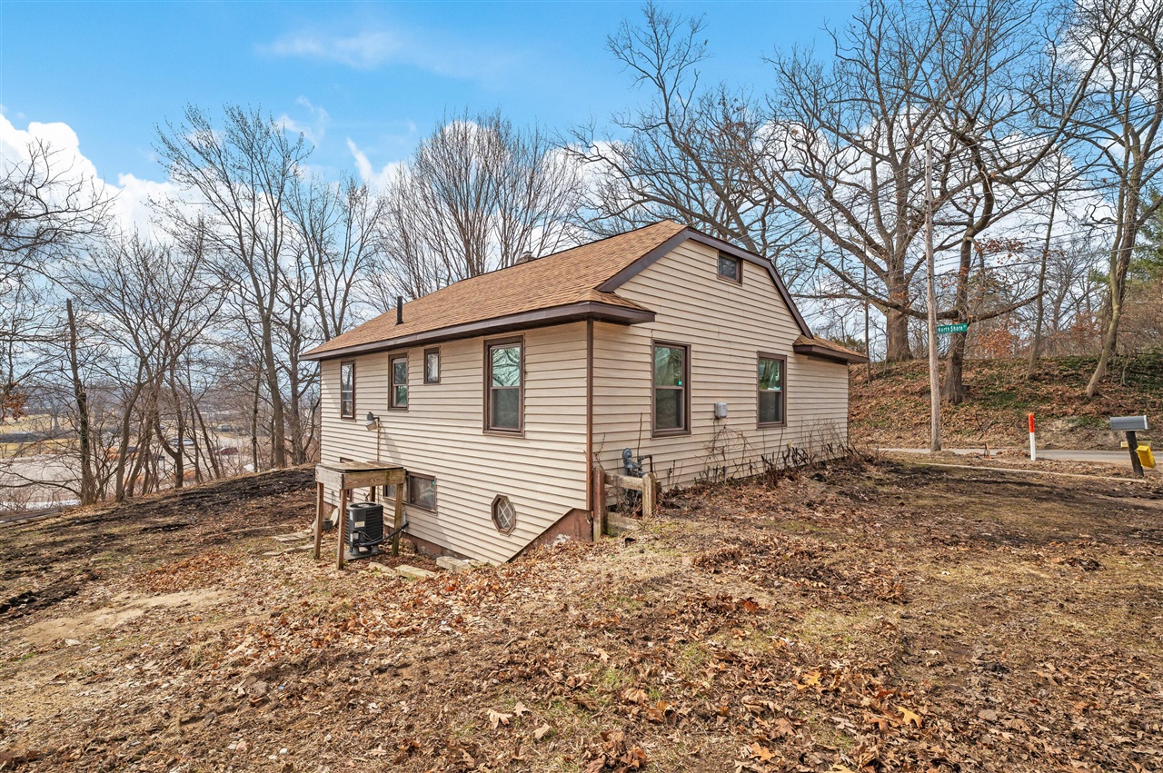 745 N Shore Drive, Benton Harbor, MI, 49022-2822