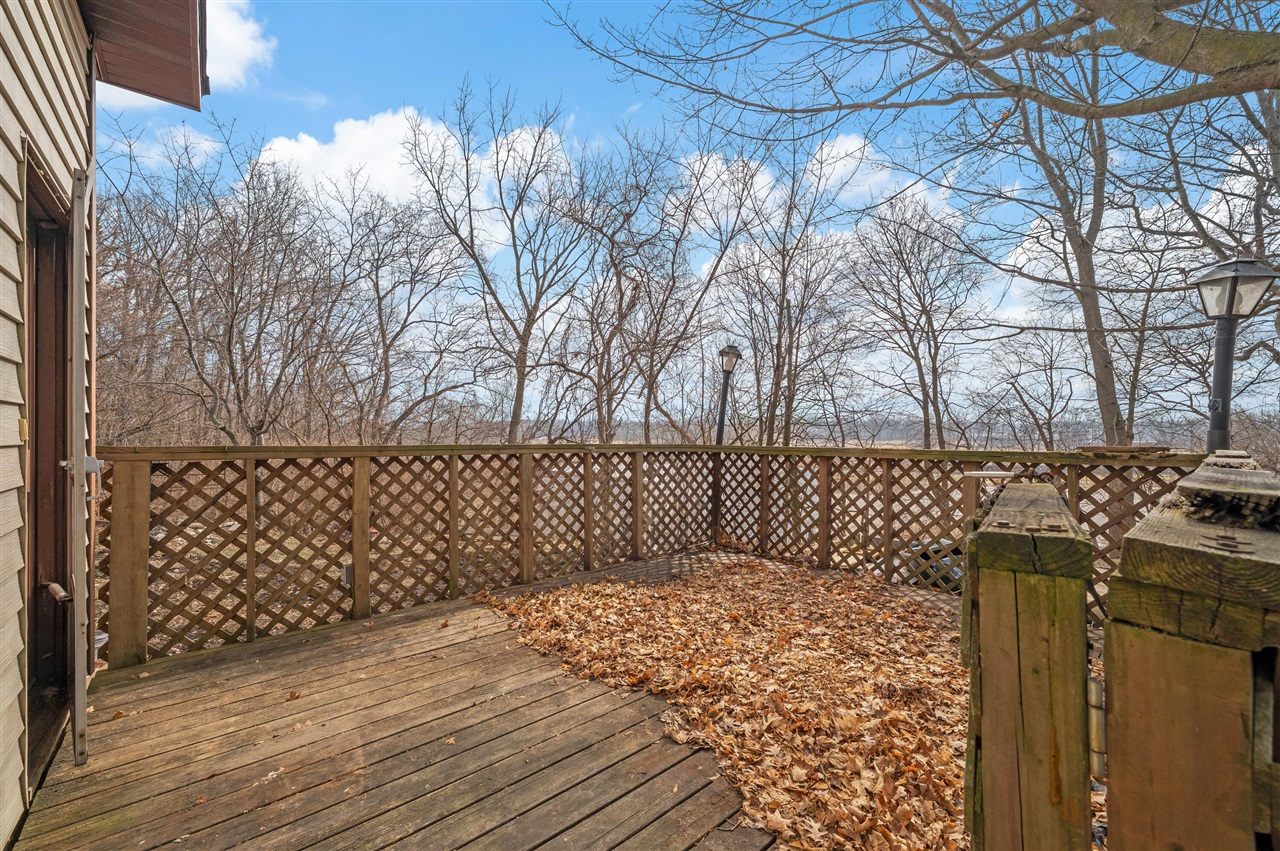 745 N Shore Drive, Benton Harbor, MI, 49022-2822