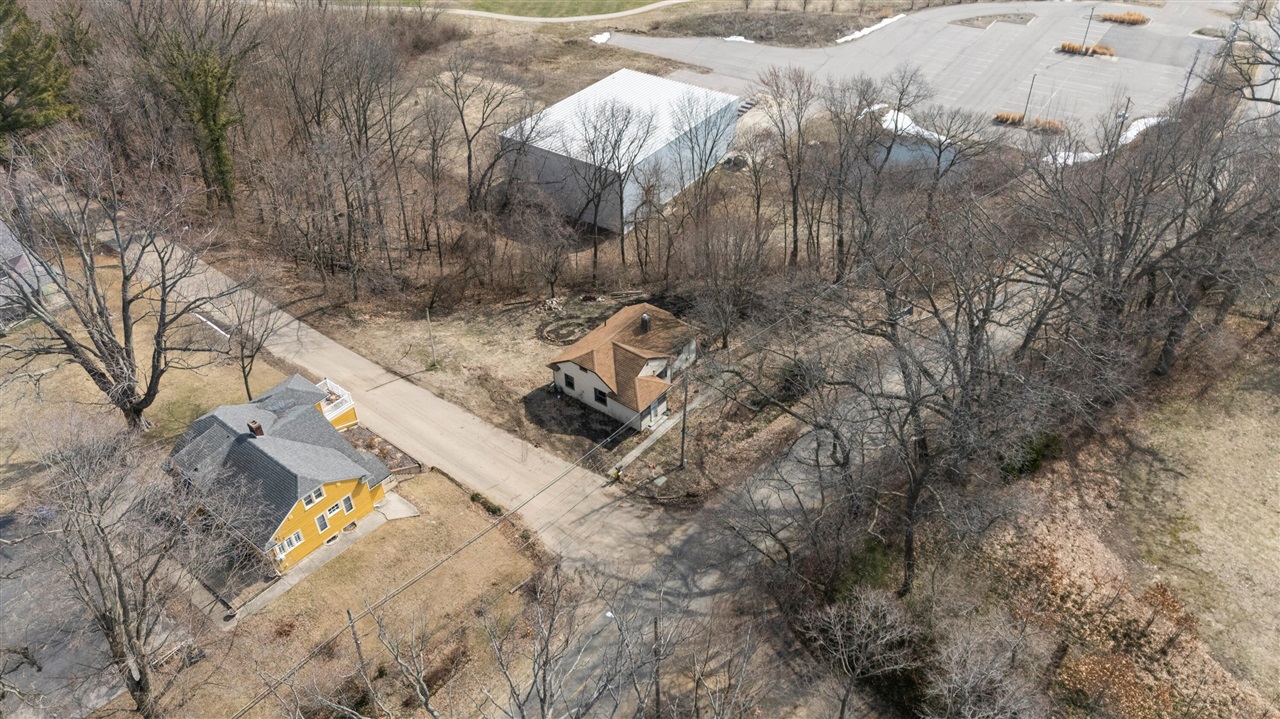 745 N Shore Drive, Benton Harbor, MI, 49022-2822