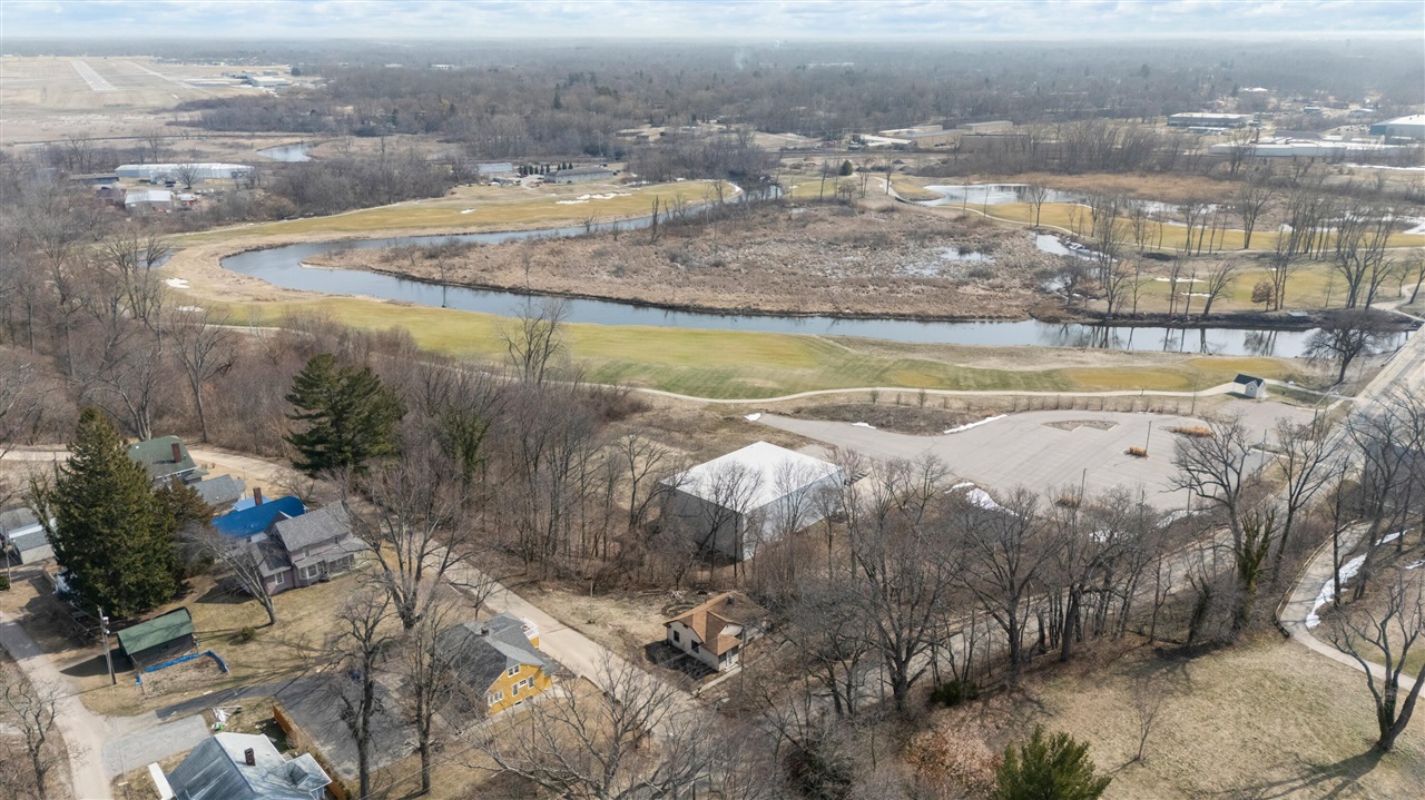 745 N Shore Drive, Benton Harbor, MI, 49022-2822