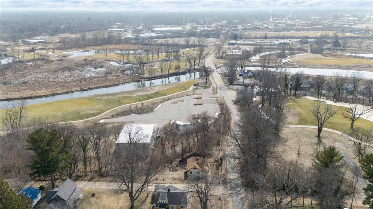 745 N Shore Drive, Benton Harbor, MI, 49022-2822