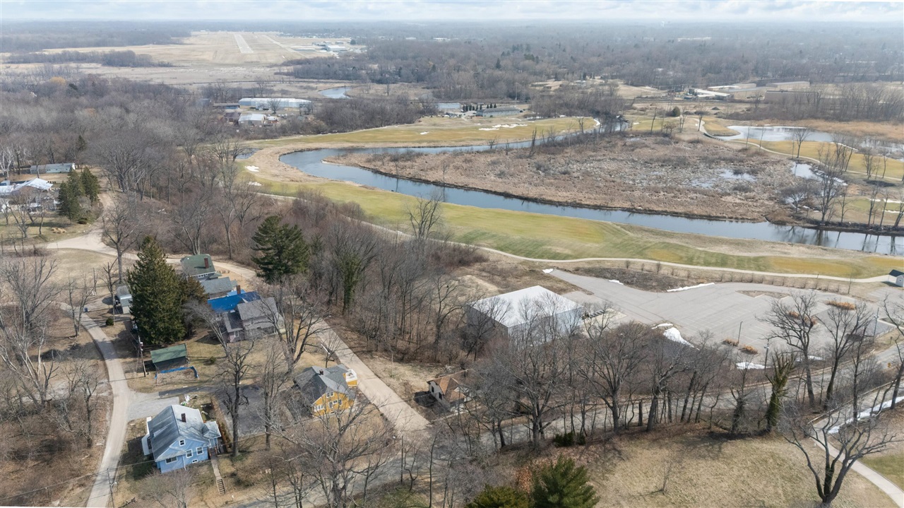 745 N Shore Drive, Benton Harbor, MI, 49022-2822